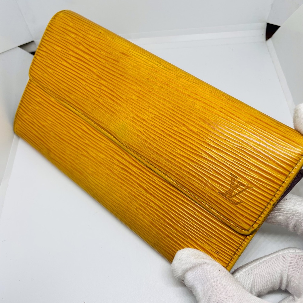 Louis Vuitton Long Epi wallet